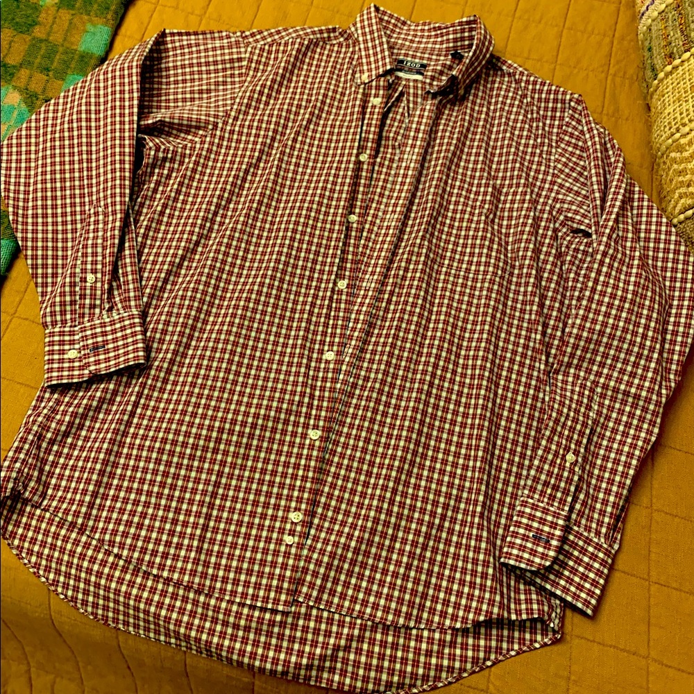 NWOT IZOD PLAID BUTTON-UP SHIRT